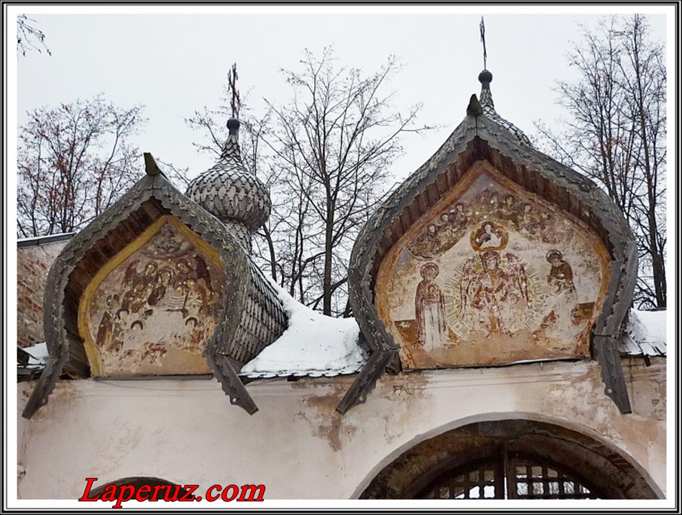 вторая деталь собора Знаменского монастыря