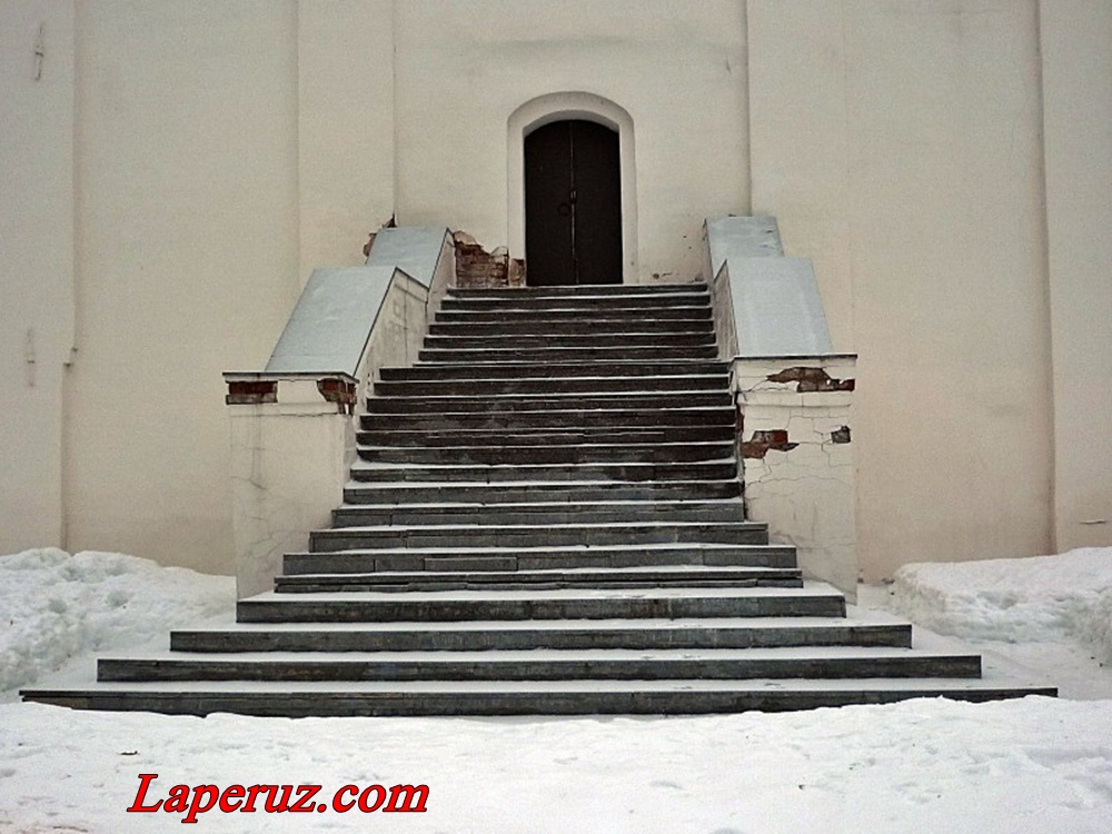 лестница церкви Успения на Торгу