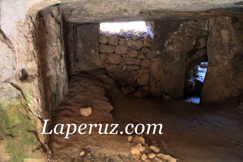pafos_catacombs_2