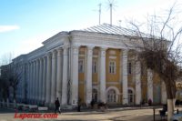 Возле Гостиного двора в Вольске демонтировали незаконную постройку