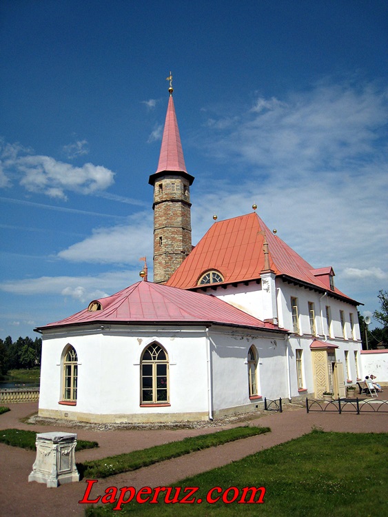 Приоратский дворец — Гатчина, улица Чкалова, Приоратский парк