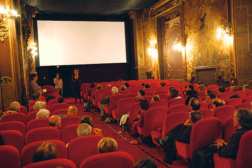 В Париже продали имущество кинотеатра La Pagode