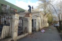 У екатеринбургского памятника архитектуры отломали колонну
