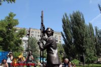 В Саратове появился памятник Олегу Янковскому