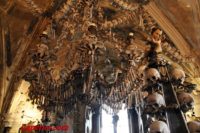 Туризм на костях, или почему чехам нравятся люстры из черепов