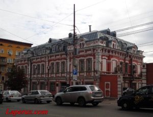 Здания бывших торговых корпусов на бывшем Верхнем базаре — Саратов, улица Московская, 72С2, 72С3