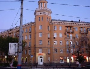 Жилой дом — Астрахань, площадь Ленина, 2