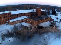 В посёлке Волга уничтожают старинную фабрику