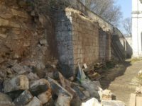 В Старице обрушилась опорная стена храма XVIII века
