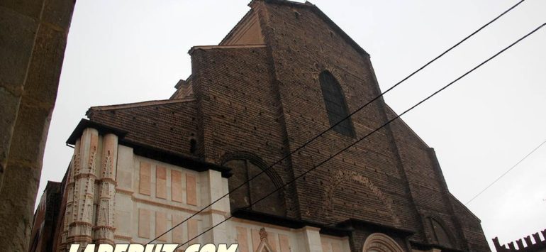 Базилика Сан-Петронио (La Basilica di San Petronio) — Болонья, Corte de’ Galluzzi 12/2