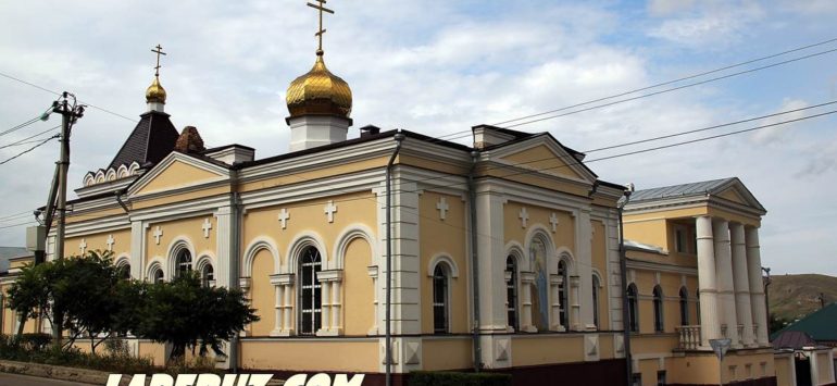 Дом архиерея с Благовещенской церковью — Вольск, улица 1 мая, 32
