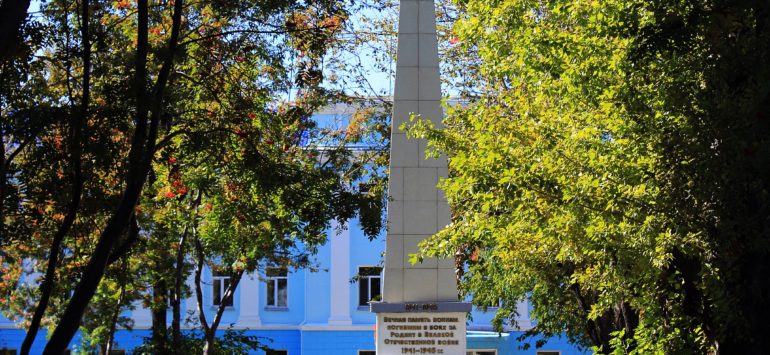 В Александровске-Сахалинском отреставрировали обелиск по требованию прокуратуры