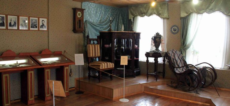 «Гусарская баллада» в Елабуге: музей и могила Надежды Дуровой
