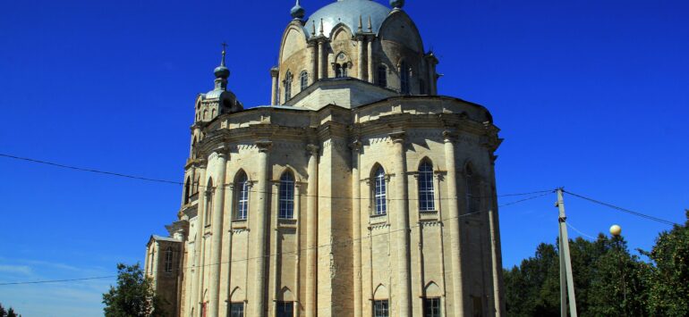 Гусь-Железный. Православный храм в готическом стиле