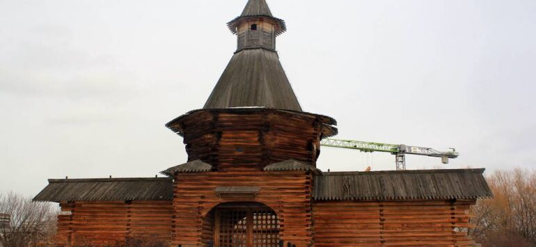Проездная башня Николо-Корельского монастыря — Коломенское