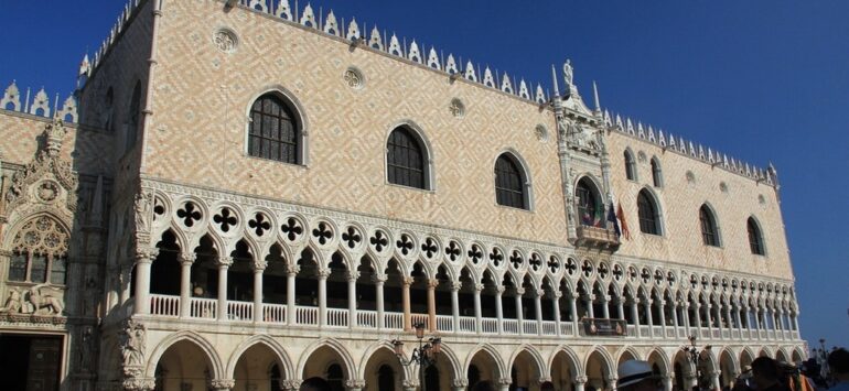 Дворец дожей (Palazzo Ducale, Pałaso Dogal) — Венеция, Piazza San Marco, 351