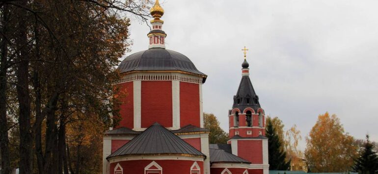 Церковь Успения Пресвятой Богородицы на Княжьем дворе — Суздаль, улица Кремлёвская, 12