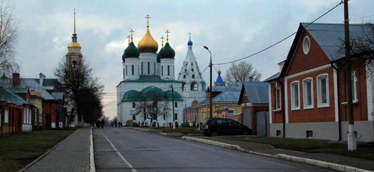 Коломенский Кремль — монастыри и дома