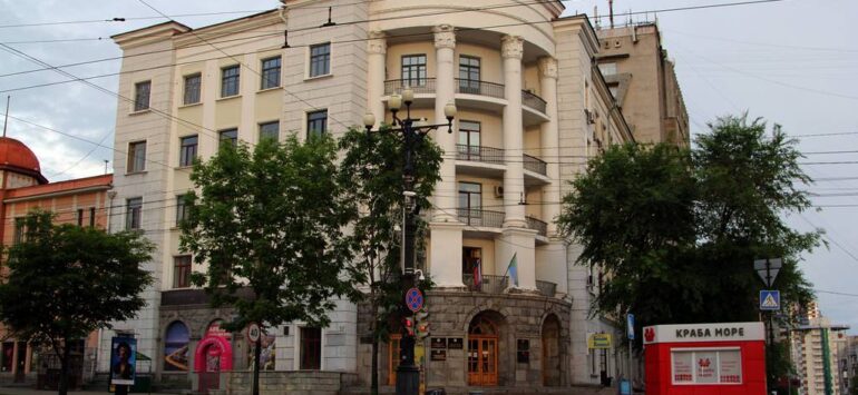Гостиница Дальлеспрома — Хабаровск, улица Муравьёва-Амурского, 32