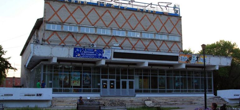Кинотеатр «Факел» — Комсомольск-на-Амуре, проспект Мира, 35